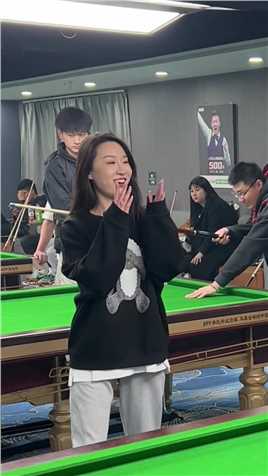 球厅遇到奇葩小姐姐，还要我“比心架杆”！#台球路人局#体育#台球