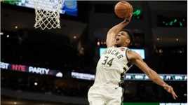 盘点字母哥十大逆天扣篮，字母哥的篮球天赋在NBA绝对是天花板级别！